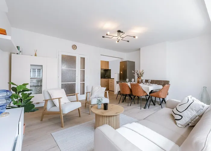 Hugo By The Harbor, Light-Filled And Centrally Located Apartment - Free Parking